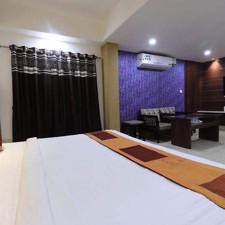 Hotel Rashmi กูวาฮาติ ภายนอก รูปภาพ