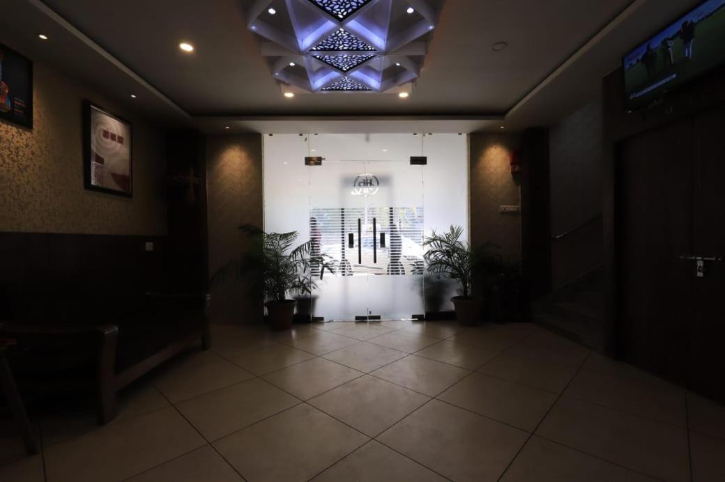 Hotel Rashmi กูวาฮาติ ภายนอก รูปภาพ