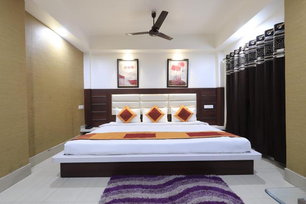 Hotel Rashmi กูวาฮาติ ภายนอก รูปภาพ