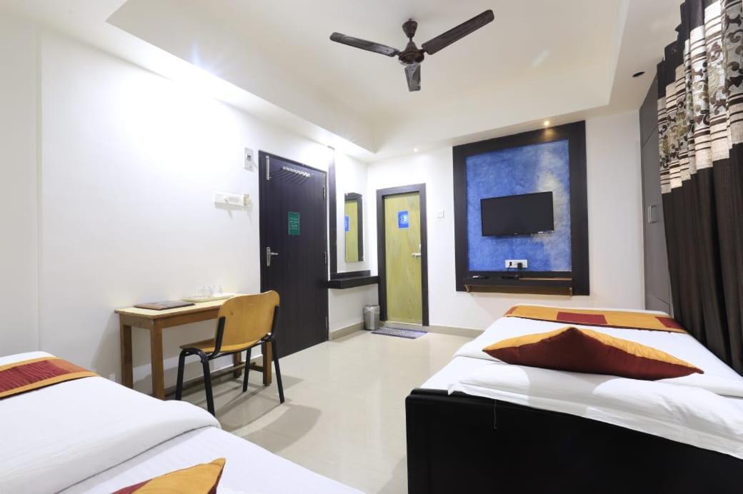Hotel Rashmi กูวาฮาติ ภายนอก รูปภาพ