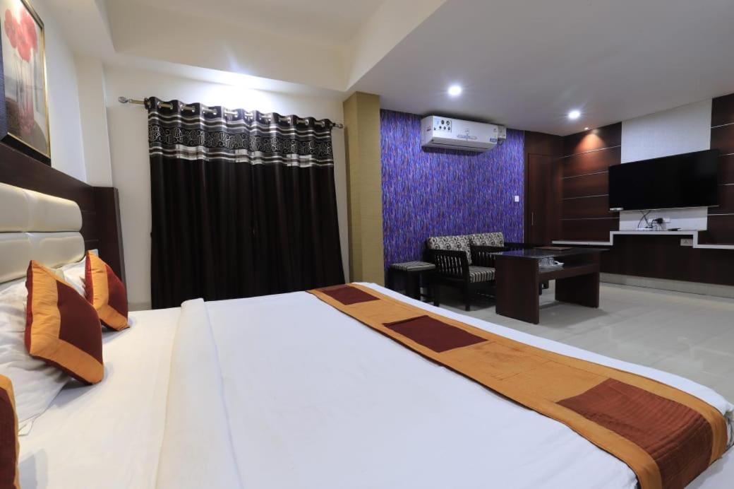 Hotel Rashmi กูวาฮาติ ภายนอก รูปภาพ
