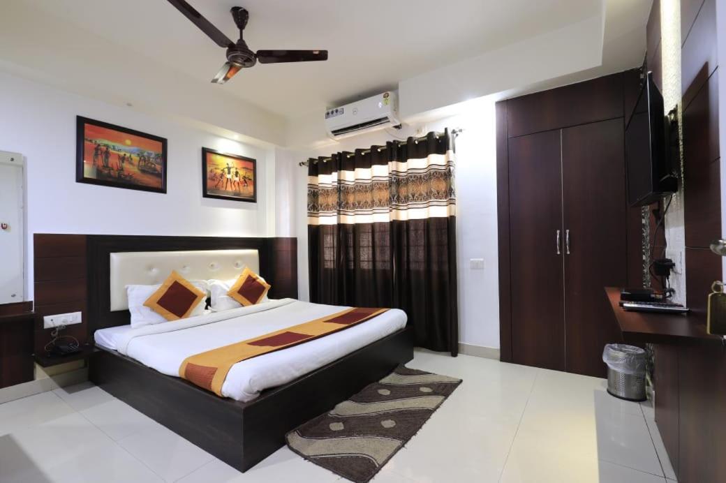 Hotel Rashmi กูวาฮาติ ภายนอก รูปภาพ