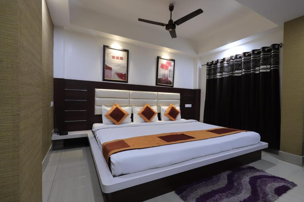 Hotel Rashmi กูวาฮาติ ภายนอก รูปภาพ
